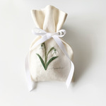 リネンのサシェ　スノードロップの手刺繍　イタリアの修道院のポプリ