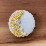 ビーズ刺繍くるみボタン（ヘアゴム/ブローチ）