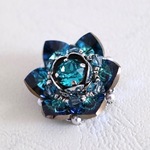 煌めき ブローチ 〈バミューダブルー〉