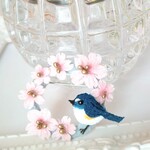 ルリビタキさんと桜のリングブローチ。つまみ細工。