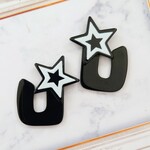 星がポイント☆変形モノクロピアス / イヤリング