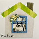 猫とミモザの窓辺❤刺繍ブローチ【ハチワレ】