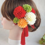 女の子の赤い髪飾り