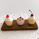3種類の小さなカップケーキたち