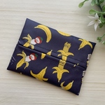 普通サイズ ポケットティッシュケース ラミネート／バナナねこ【ネイビー】