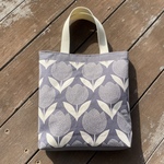 大きなチューリップの使いやすいトートバッグ グレー