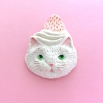 いちご生クリームねこブローチ