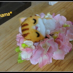 ＊お花畑でお昼寝中　ねこちゃん（黄）　置物＊