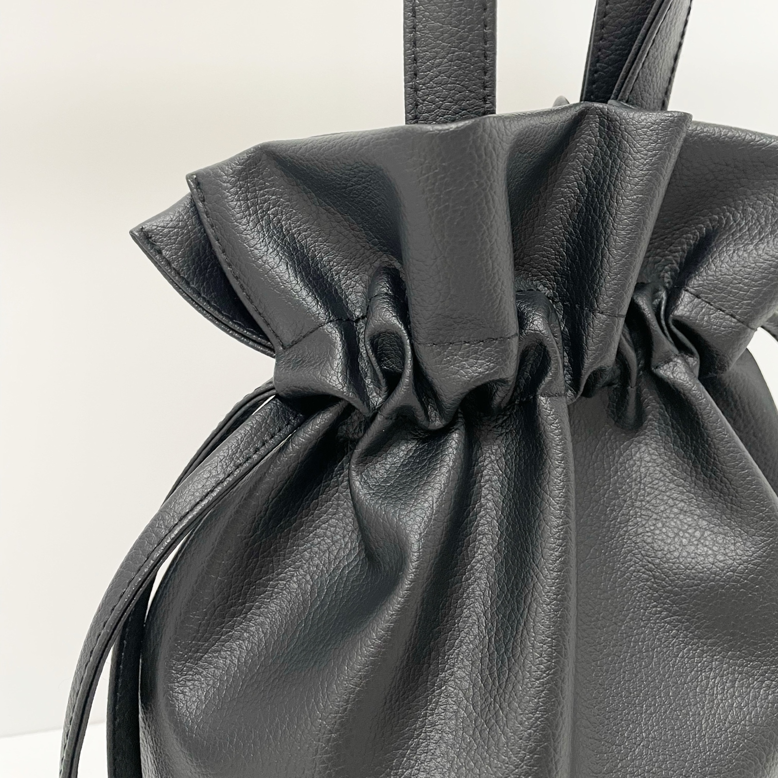 人気👑No.1】ペットボトルも入る！2wayレザー巾着バッグ - from
