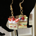 ミニチュア 2種のケーキ　ピアス or ストラップ