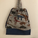 持ち手付き体操服入れ　恐竜　30×35 体操着袋　入園入学　お着替え袋 巾着　ティラノサウルス