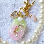 【キーホルダー】(色濃い目)選べるシャラシャラいちご　キーホルダー　ピアス　ネックレス　レジン　シャカシャカ