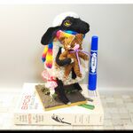 羊毛フェルト　羊　立ち羊　ぬいぐるみを持った羊さん　動物フィギュア　