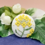 手刺繍ブローチ・ヘアゴム  春《菜の花》くるみボタン