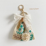［送料込］大人可愛いインド刺繍リボンキーホルダー