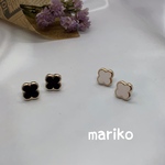 【再販】【２ペア入り】クローバーのピアス【ブラック・ホワイト】