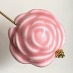 桜色な、陶器の薔薇。4個set 21x17mm桜色　セラミック　陶器　焼き物ビーズ　フラワー　バラ　ローズ