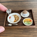 ミニチュアカレー定食　カレーライス　サラダ　蒸しパン