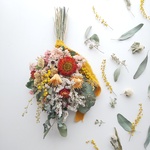 ヘリクリサムとミモザのスワッグ 𖦞