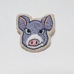 ぶたさん刺繍 ブローチ 目つき悪い黒ブタさん