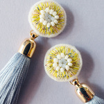 ＜titi～ナンデモナイヒノ耳飾～＞刺繍ピアス『春はこぶ耳飾り/イエロー×ブルー』/アレルギー対応変更可能