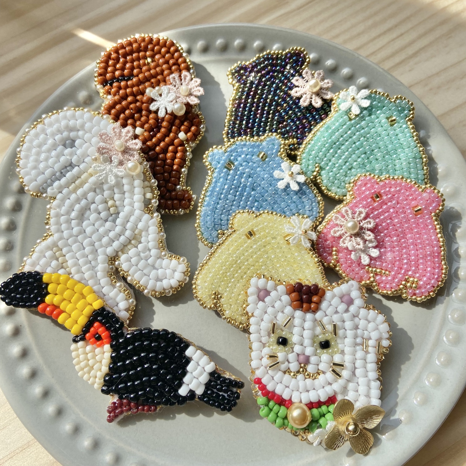 試作品価格】招き猫のビーズ刺繍ブローチ - nanoHaNa. | minne