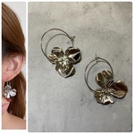 シルバーフラワーフープピアス