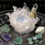 幻想鉱物プレート～白夜の結晶と歯車のペンギン～with蛍光鉱物（使用鉱物・・・蛍石・水晶・ｱﾊﾟﾀｲﾄ・ｳｪﾙﾈﾙ石）