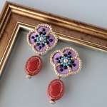 刺繍フラワー dot design チャームオン (刺繍ピアス/刺繍イヤリング/花/花モチーフ/ビーズ刺繍/パープル×グリーン）