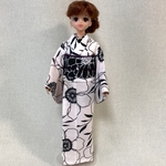 ジェニー・momoko  着物　白x黒・線描花柄