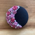 ビーズ刺繍くるみボタン（ヘアゴム/ブローチ）