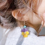 ビオラと天然石のピアス