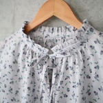 【期間限定SALE♡4/17まで】リバティ＊フリルネックブラウス（9号)