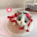 ★プレゼントねこ ～ハートVer.～★ハチワレ グレー  羊毛フェルト てのひらサイズ　ちび猫