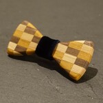 寄木 レンガ調 蝶ネクタイ風ピン 黒
