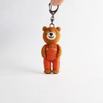 オーバーオールを着たクマさん