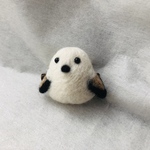 シマエナガのワンポイントブローチ