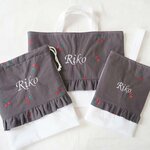   【３点セット】🍒刺繍のブラック×ホワイトの名入れ刺繍バッグ・巾着・上靴袋【納期：３月中旬ごろ】
