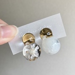 ｺﾎﾞｼ white ( ドライフラワー クリア マーブル ぷっくり ぽってり いびつ 丸 球 イヤリング ピアス )