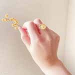 ミモザで彩るシンプルリング
