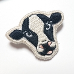 うしさん刺繍ブローチ 目つき悪い牛ちゃん
