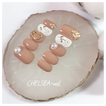 ベージュ×パールお花ネイル