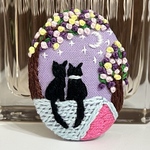 ブローチ　ハンドメイド　刺繍　刺しゅう　猫　花　新品