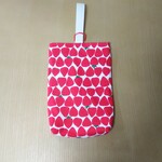 入園、入学グッズ！イチゴがいっぱい～ストロベリー柄プリントの上履き入れ・くつ袋