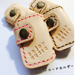 春の新色 桜色のステッチ AHREの定番 イヤホンコードホルダー 