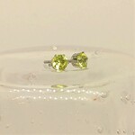 ４ミリ ペリドット ピアス　＠サージカルステンレス