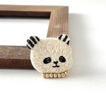 パンダの刺繍ブローチ【たてじま】