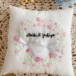 【お名前お入れします】花の刺繍のリングピロー(pink flower)