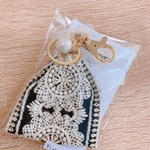刺繍リボンのキーホルダー&バックチャーム   黒白花