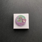  "floating flower spring pink and green "刺繍丸ブローチ